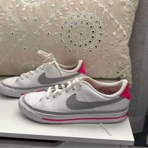 Nike Women's White and Gray Sneakers with Pink Accents 6 womens size 4youth